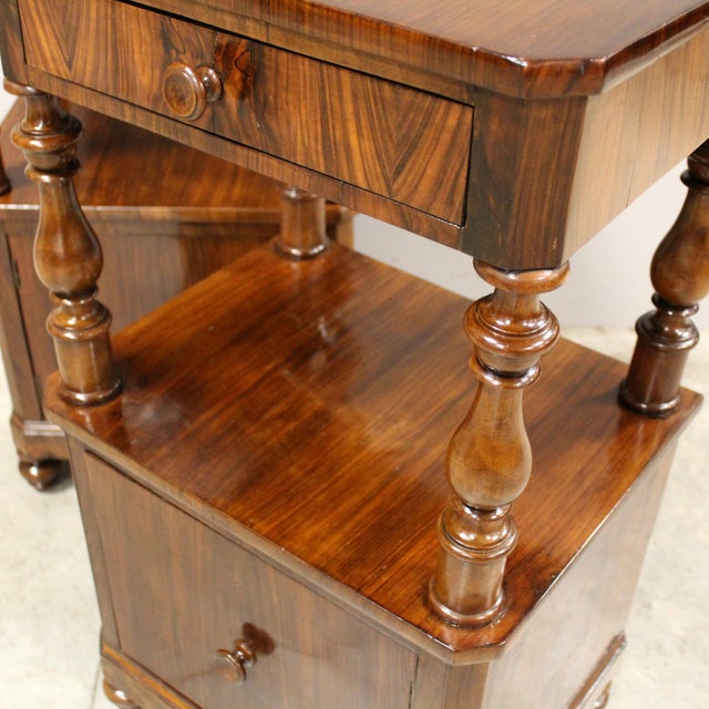 Brown 19th Century Bedside Tables in Walnut, Italy, Set of 2 For Sale - Image 8 of 11