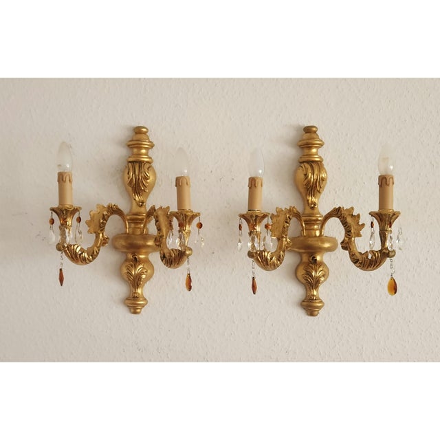Antique Florentine Wall Lamp in Wood and Hand-Carved Gilded in Gold Leaf with Crystal Pendants, Italy, 1950s For Sale - Image 13 of 18