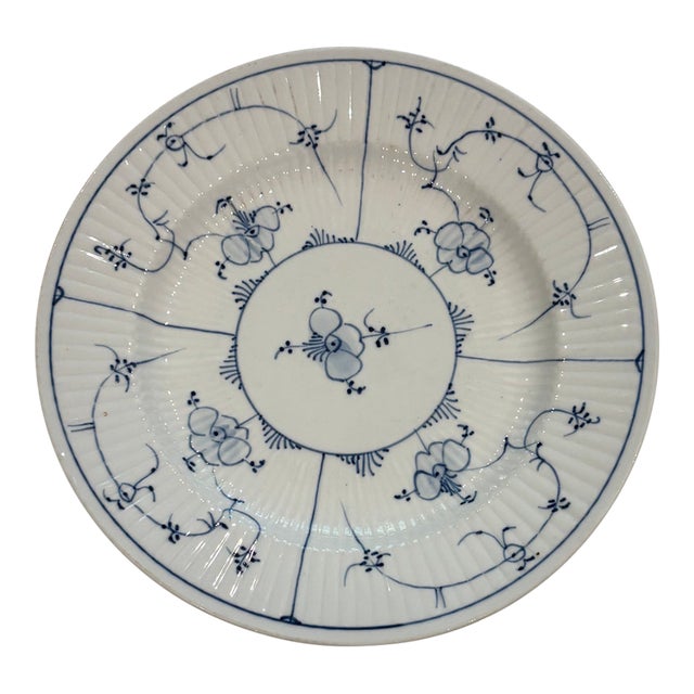 Mid-19th Century Rauenstein "Straw Flower" Blue & White Fluted Porcelain Plate For Sale