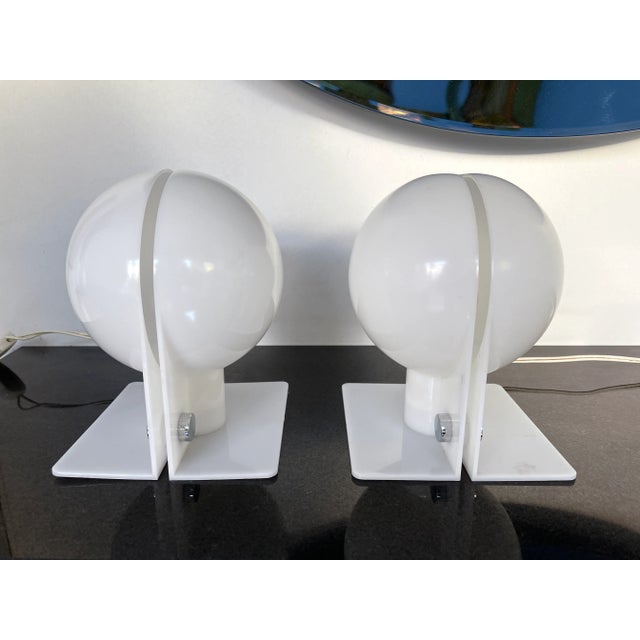 Pair of Lucite Lamps Sirio by Brazzoni Lampa for Harvey Guzzini. Italy, 1970s For Sale - Image 13 of 13