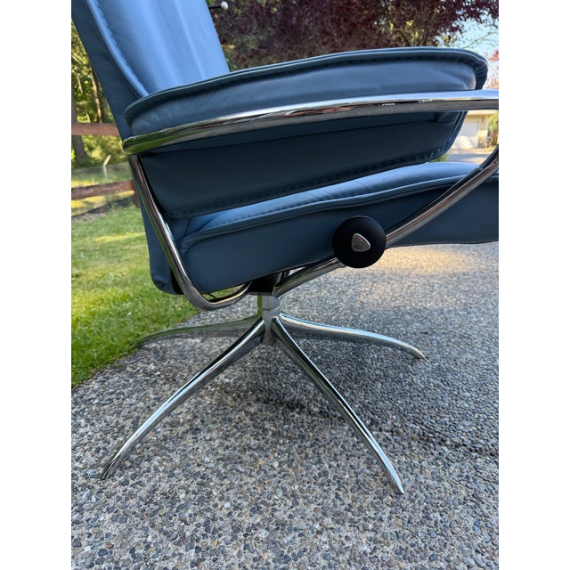 EKORNES STRESSLESS CITY LOW-BACK RECLINER CHAIR WITH STANDARD BASE This chair comes from smoke free -pets free home . It...