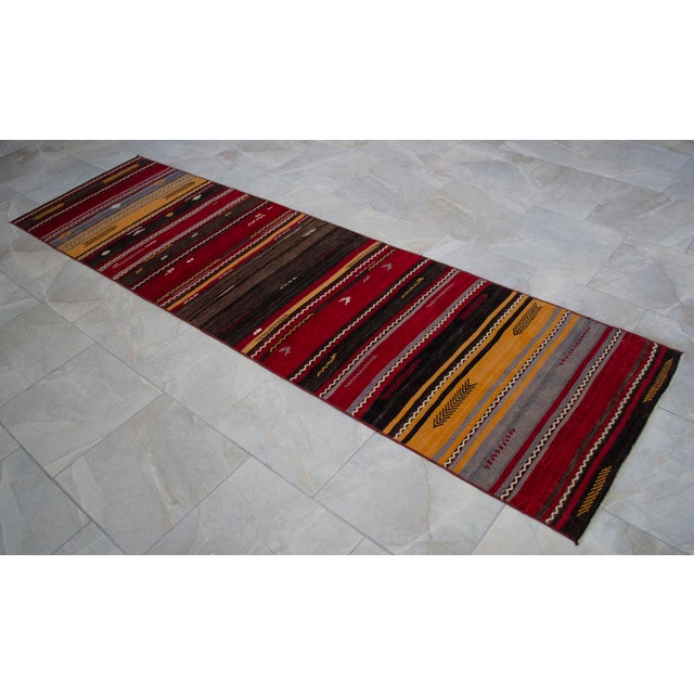 Vintage Turkish Runner Rug Handmade Embroidered Wool Kilim Rug Hallway Runner Rug Kitchen Decor - 2′6″ × 9′1″ For Sale - Image 12 of 14