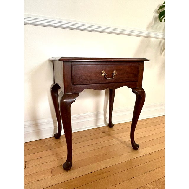 Vintage Virginia Galleries by Henkel-Harris solid mahogany side table in beautiful condition. Made in Winchester, Virginia...