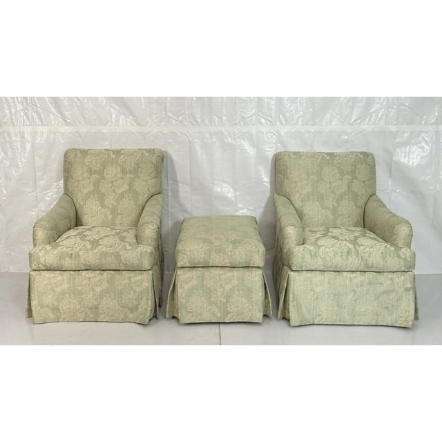 English 1980s Pair of "Colefax" Swivel Lounge Chairs & Ottoman Made in the Usa by Pearson For Sale - Image 3 of 18
