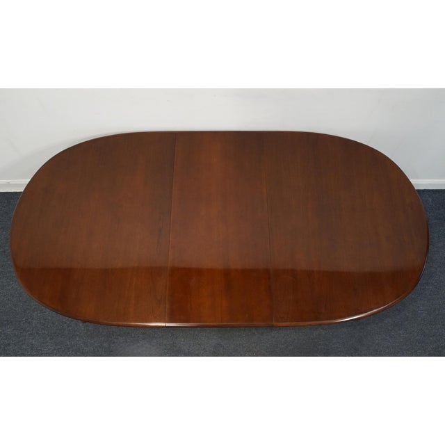 Late 20th Century Thomasville Furniture Collectors Cherry Collection 88" Oval Dining Table 10121-752 For Sale - Image 5 of 11