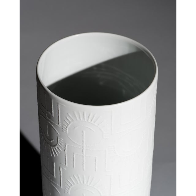 Modern Bisque Porcelain Vase by Cuno Fischer for Rosenthal, 1967 For Sale - Image 3 of 9