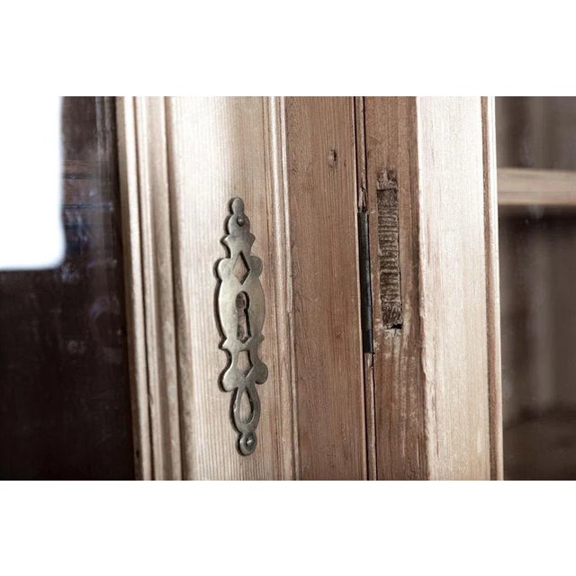 Large English Glazed Breakfront Bookcase in Pine For Sale - Image 10 of 18
