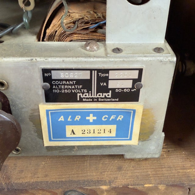 Vintage Swiss Type 2201 Valve Radio in Wood from Paillard For Sale - Image 11 of 17