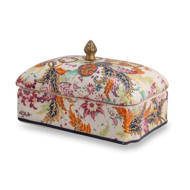 The highly coveted floral pattern has adorned homes since the 18th century. Inspired by Asian plants and Indian textiles,...