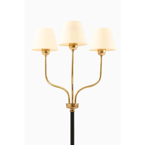 Josef Frank Floor Lamp in Brass and Lacquer from Josef Frank, 1950s For Sale - Image 4 of 10