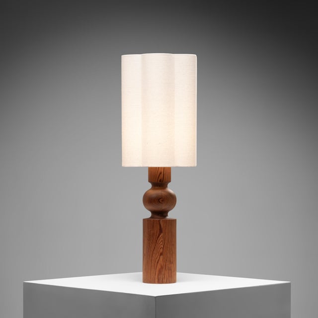 A beautifully proportioned table lamp designed by Uno & Östen Kristiansson for Luxus in Sweden during the 1970s. Crafted...