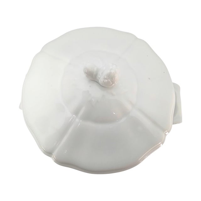 Mid-Century Limoges France White Porcelain Scalloped Covered Tureen For Sale - Image 15 of 18