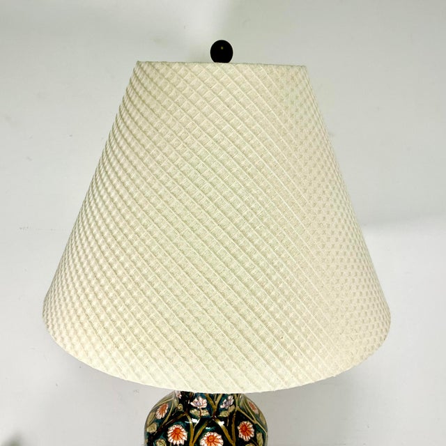Wood Mid 20th Century Chinoiserie Boho Chic Hollywood Regency Ceramic Flora Botanical Table Lamp, Textile Shade For Sale - Image 7 of 18