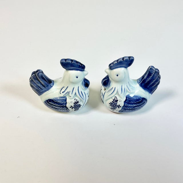 1950s Vintage Boho Chic Delft Chicken Salt & Pepper Shakers - A Pair. For Sale - Image 13 of 16