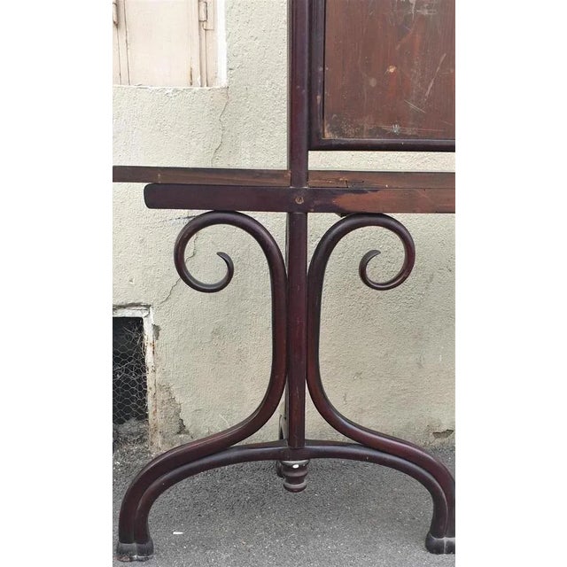 Console-mirror in curved wood, attributed to Thonet: the base is reference n°10-90 (coat rack n°1) and the mirror...