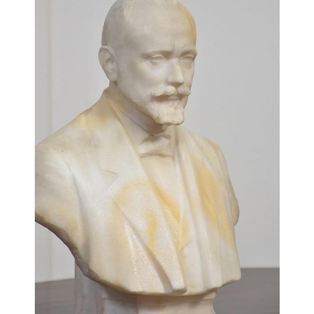 Gentleman Portrait Bust in Marble For Sale - Image 3 of 10