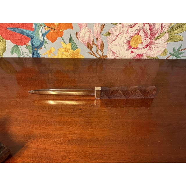 Daum crystal envelope opener with elegant sculptural form and finely crafted detail. In great condition, this refined...