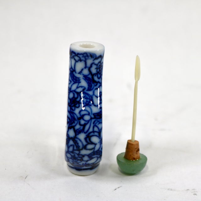 Vintage Blue and White Floral Chinese Snuff Bottle With Green Stone Top For Sale In Cincinnati - Image 6 of 8