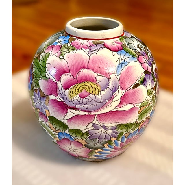 Vintage Floral Porcelain Vase – Hand-Painted Blooms with gold detailing – Late 20th Century Wrapped in lush hand-painted...
