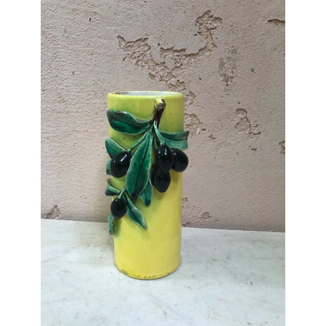 French Country 19th Century Majolica Vase With Olives Perret Gentil Menton For Sale - Image 3 of 10