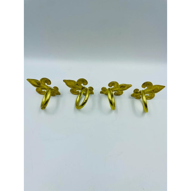 Vintage Metallic Gold "Fleur De Lis" Napkin Rings in Corresponding Wool & Beaded Pouch - Set of 4 For Sale - Image 4 of 12