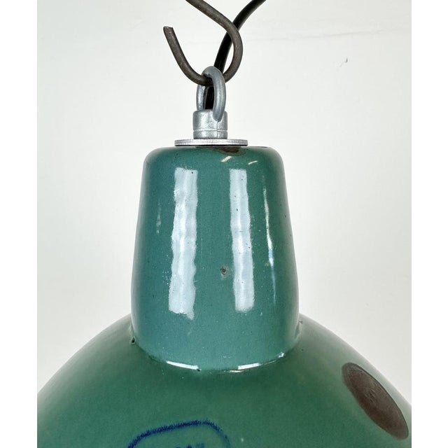 Mid-Century Modern Industrial Green Enamel Factory Lamp, 1960s For Sale - Image 3 of 16