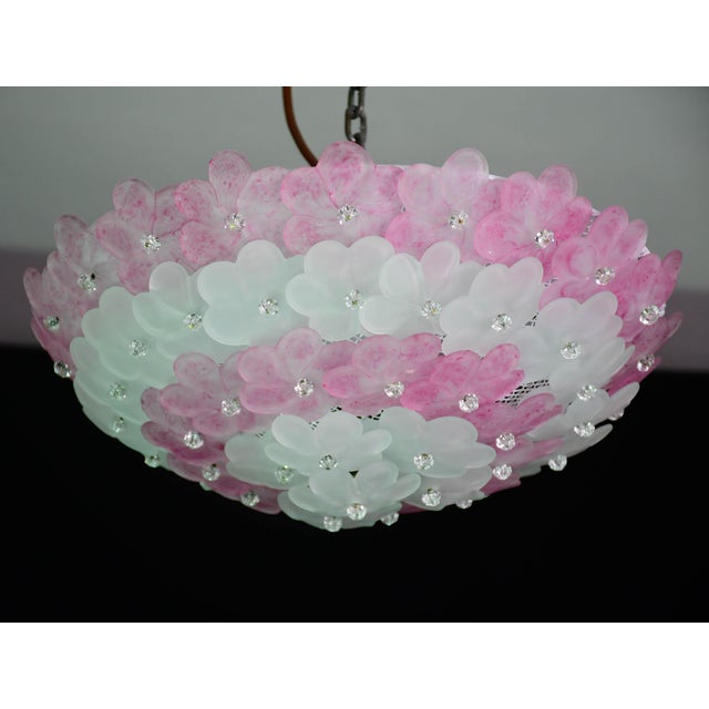 Pretty tree-light ceiling lamp with Murano glass flowers, probably made by Seguso for Venini, Italy, 1980s. Metal ceiling...