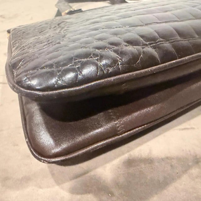 Metal An Elegant 1960s Vintage Dark Brown Leather and Brass Clasp Italian Hand-Bag For Sale - Image 7 of 16