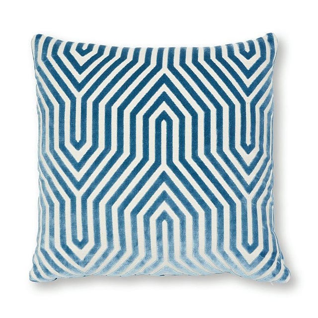 Mid-Century Modern Schumacher X Mary McDonald Vanderbilt Velvet 20" Pillow in Marine For Sale - Image 3 of 3