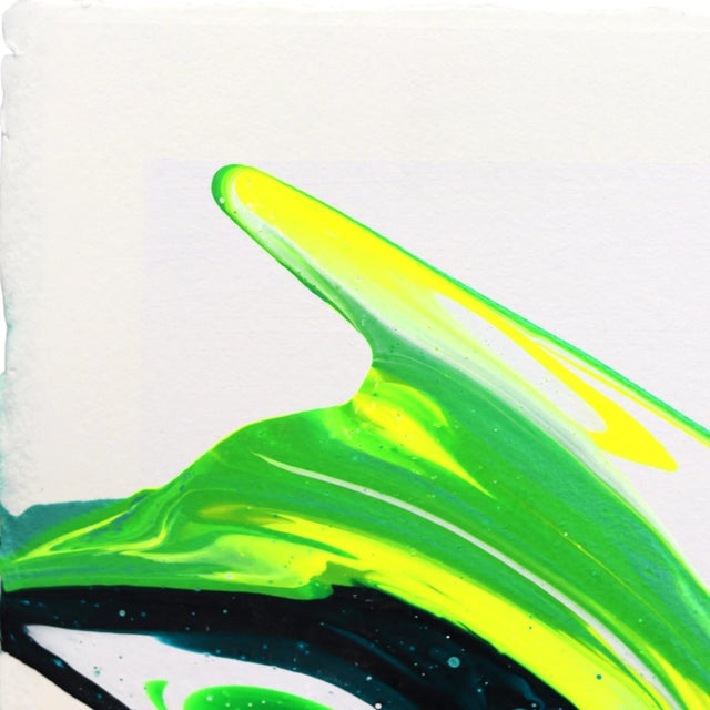 The colorful abstract artworks of Romanian artist Alex Voinea are inspired by experiments with paint poured over vibrating...