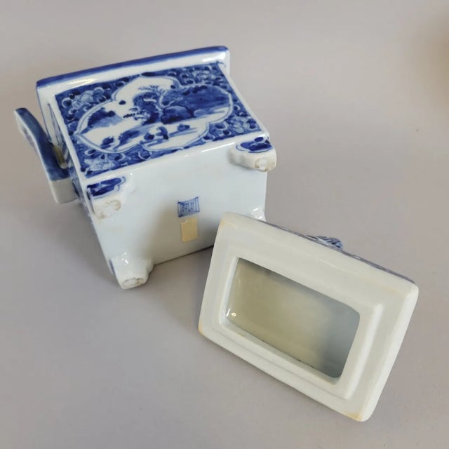 Chinese Blue and White Porcelain Ding-Form Censer With Foo Dog Finial, Circa 1970s For Sale - Image 10 of 12