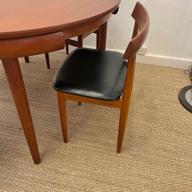Hans Olsen Vintage Roundette Dining Set in Teak and Black Leather by Hans Olsen for Frem Rojle, Denmark, 1950s, Set of 5 For Sale - Image 4 of 16