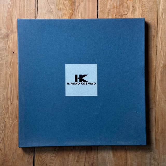 Lacquer Tray by Hiroko Koshino, 1990s For Sale - Image 6 of 11