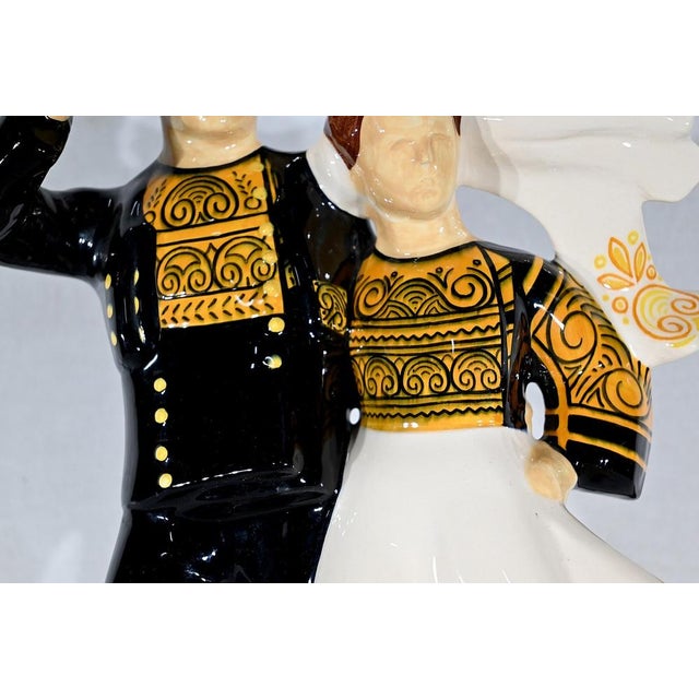 1950s Bigouden Dancer Couple by R. Micheau-Vernez for Henriot Quimper, Mid-20th Century For Sale - Image 5 of 18