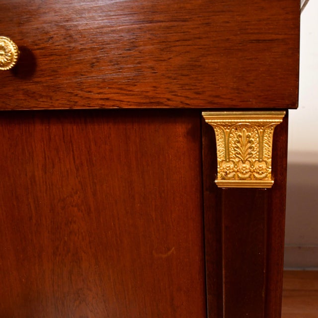 1930s 1930s French Empire Mahogany & Marble Top Pair of Nightstands / Bedside Tables For Sale - Image 5 of 18
