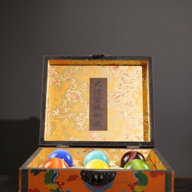 Chinese Vintage Imperial Style Lacquer Box With Six Cat's Eye Gemstone Spheres – Qianlong Mark For Sale - Image 3 of 9