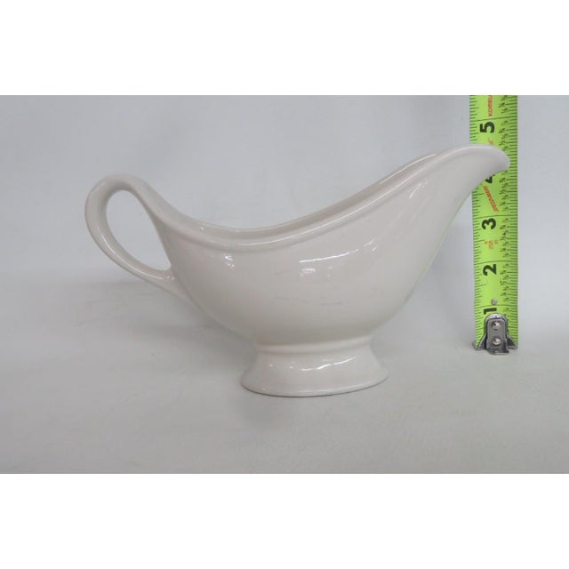 Ceramic Mid 20th Century Hall Ceramic Gravy Boat Mid Century Modern Cream Color Dish Made in Usa For Sale - Image 7 of 14