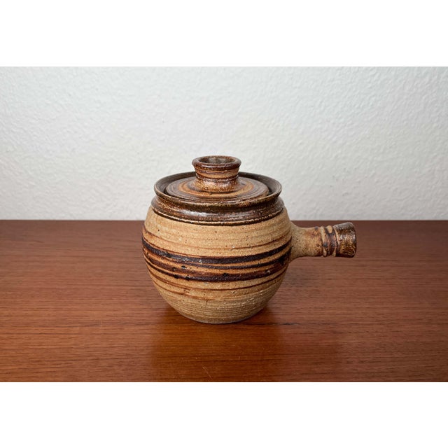 Beige Mid-Century Modern Danish Studio Pottery Bowl with Handle and Lid by Tue Poulsen for Tue Keramik, 1960s For Sale - Image 8 of 18