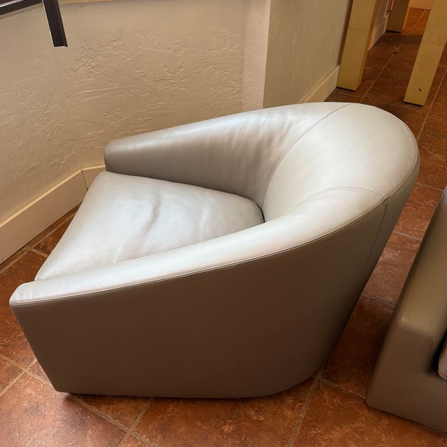 Contemporary Minotti Quinn Swivel Chairs - Pair For Sale - Image 3 of 10