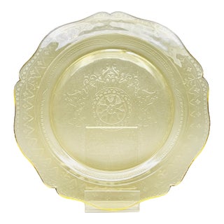 1930s Federal Glass “Patrician Spoke” Pattern Amber Yellow Serving Platter Cake Plate For Sale