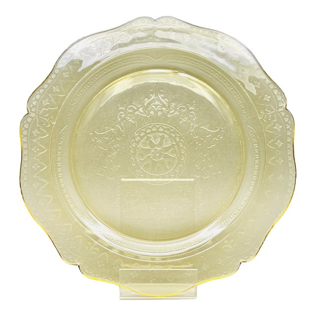 1930s Federal Glass “Patrician Spoke” Pattern Amber Yellow Serving Platter Cake Plate For Sale
