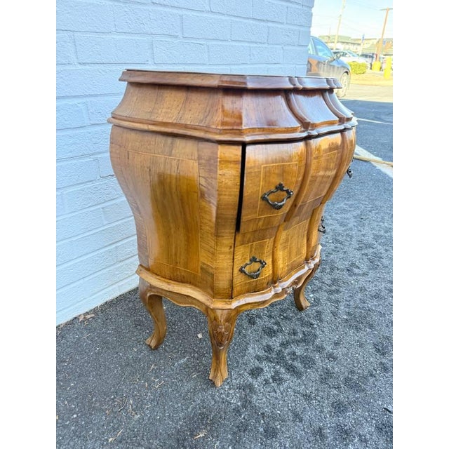 Wood Pair of Antique Italian Rococo Venetian Louis XIV Style Bombe Burl Walnut Chests. For Sale - Image 7 of 17