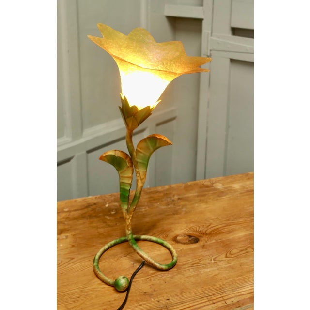 Metal French Painted Toleware Lilly Pad Table Lamp, 1960 For Sale - Image 7 of 9