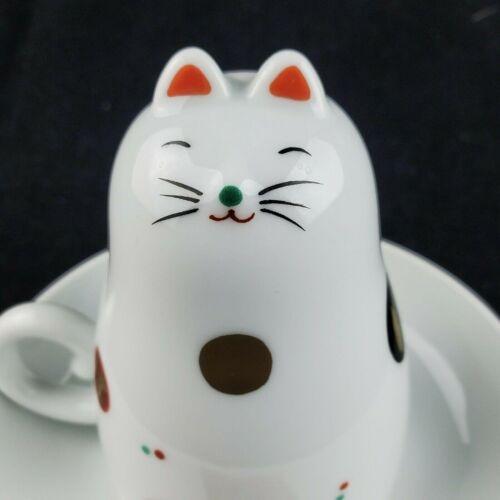 White 2000s Maneki Neko Cat Teacup Upside Down Cup and Saucer Set- 2 Pieces For Sale - Image 8 of 10