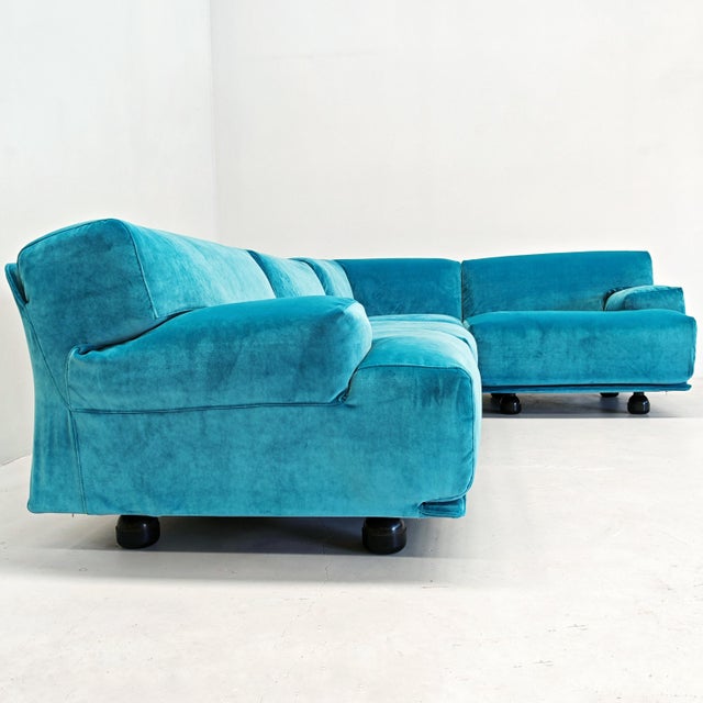 Fiandra Corner Modular Sofa in Blue Velvet by Vico Magistretti for Cassina, 1980s, Set of 4 For Sale - Image 10 of 18