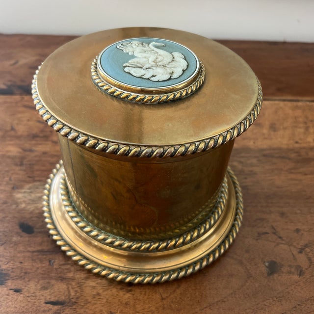 Grand Tour Italian Grand Tour Gilt Bronze Box With Inlaid Swan Intaglio For Sale - Image 3 of 7