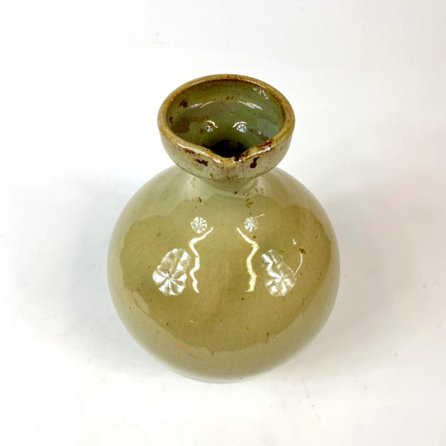 Chinese 18th Century Chinese Small Yellow Green Ceramic Wine Jug For Sale - Image 3 of 8