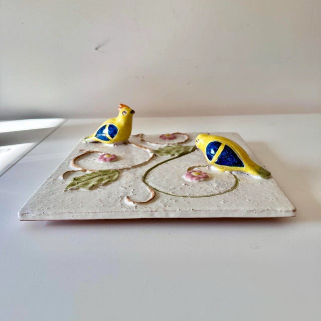 Hollywood Regency Late 20th Century Hand Painted Majolica Love Birds Sculpted Floral Decorative Wall Hanging Tile Plate For Sale - Image 3 of 8