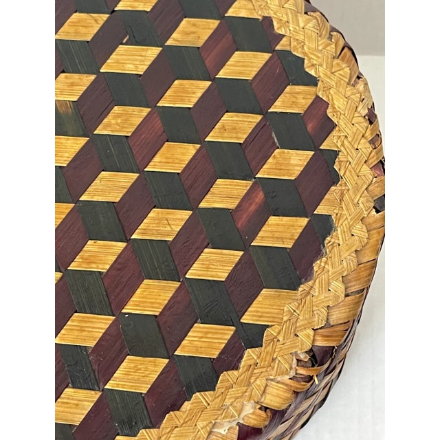 1900 - 1909 American Folk Art Antique Woven Straw Box Geometric Dedign For Sale - Image 5 of 6
