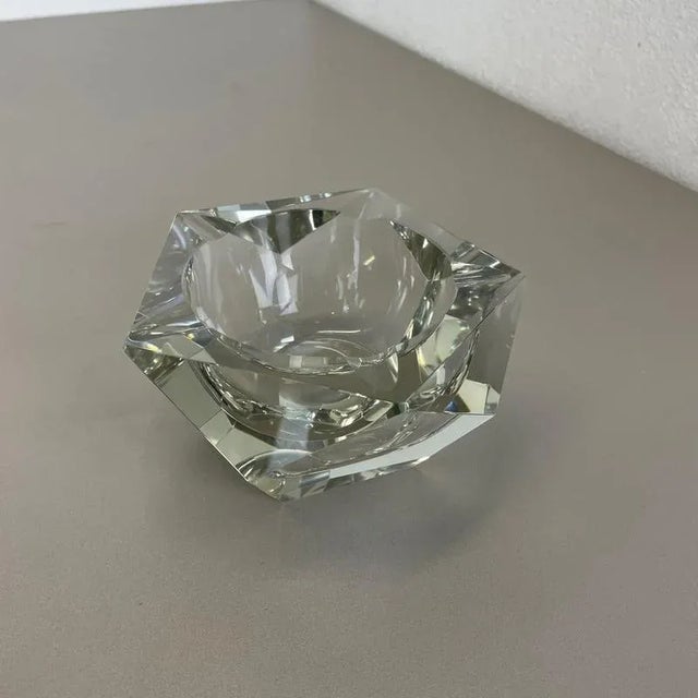 Large Murano Faceted Diamond Ashtray in the style of Flavio Poli, 1970s For Sale - Image 6 of 18